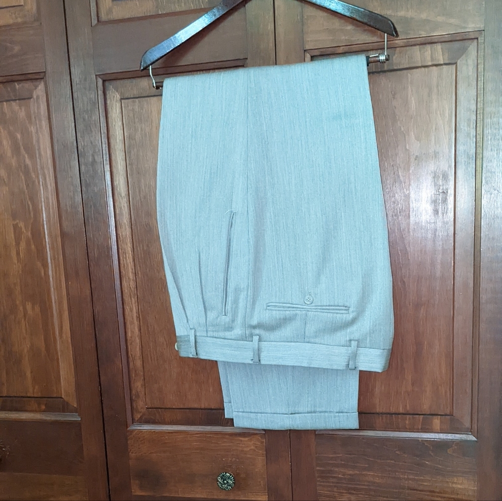 Hugo Boss. Dress Pants. 34 32. 100% New Wool. Made in Canada